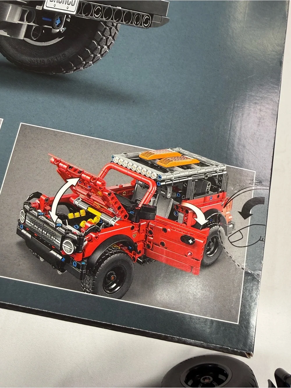 LEGO Technic Ford Bronco SUV 42213 943 Pieces Complete Box Instructions Built